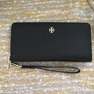 Tory Burch Emerson Continental Wallet Wristlet